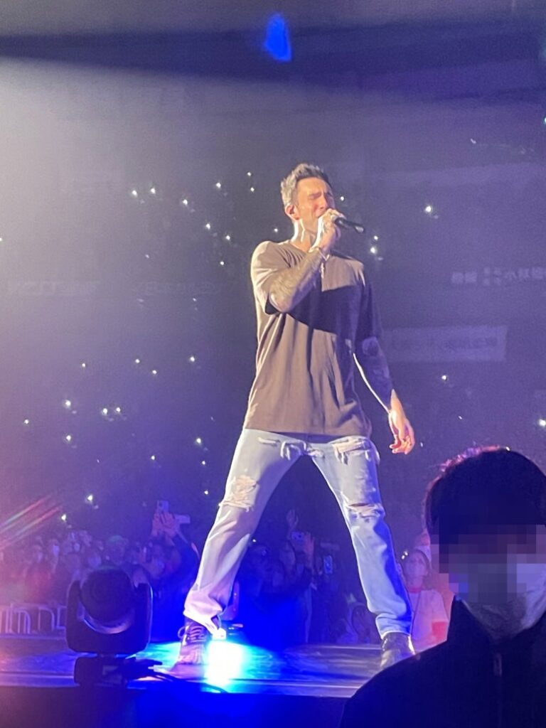 Close full-body shot of Adam Levine singing live at Kyocera Dome Osaka