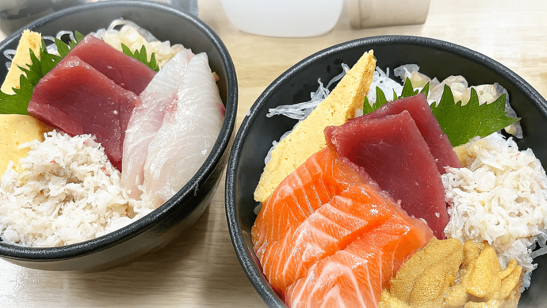 Colorful kaisendon served at Nijo Market in Sapporo, Hokkaido, featuring fresh seafood toppings in a traditional Japanese bowl