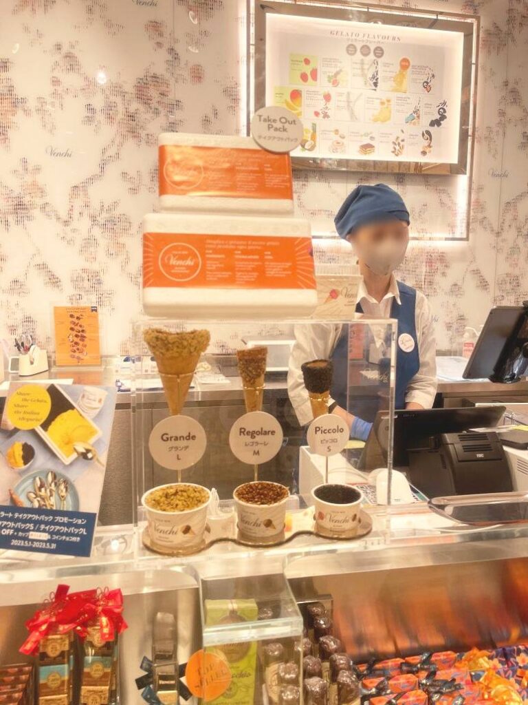 Cashier area at Venchi Namba Parks, with cone size and toppings on display