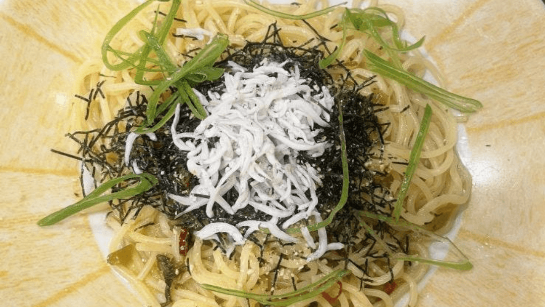Wafu pasta with shirasu and unlimited bread at Kamakura Pasta