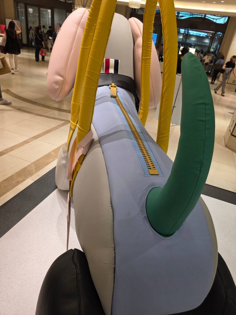 Rear view showing Hector’s tail, zipper and ribbon tag