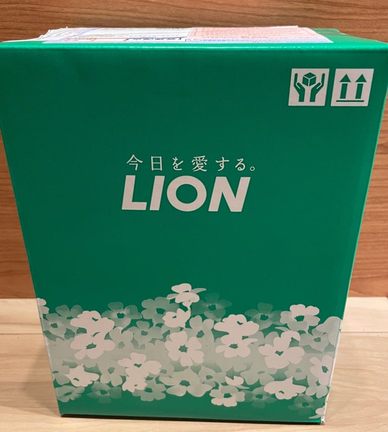 Japan shareholder benefit LION Corporation delivery box with daily goods set