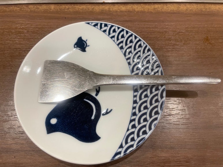 Small hera spatula used to eat monjayaki