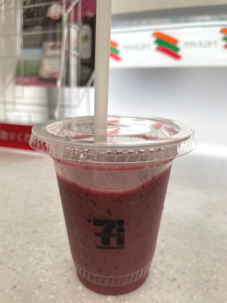 Finished Seven Café smoothie with lid closed and straw inserted