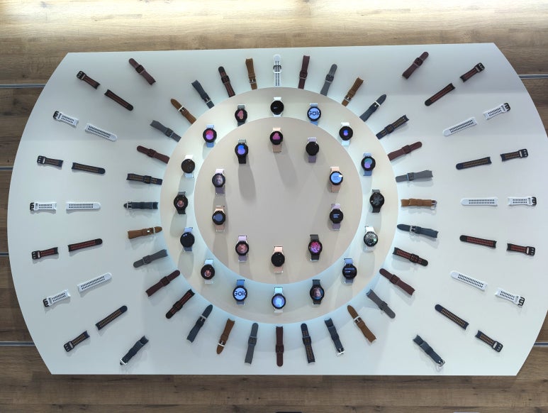 多様なデザインのギャラクシーウォッチストラップ展示