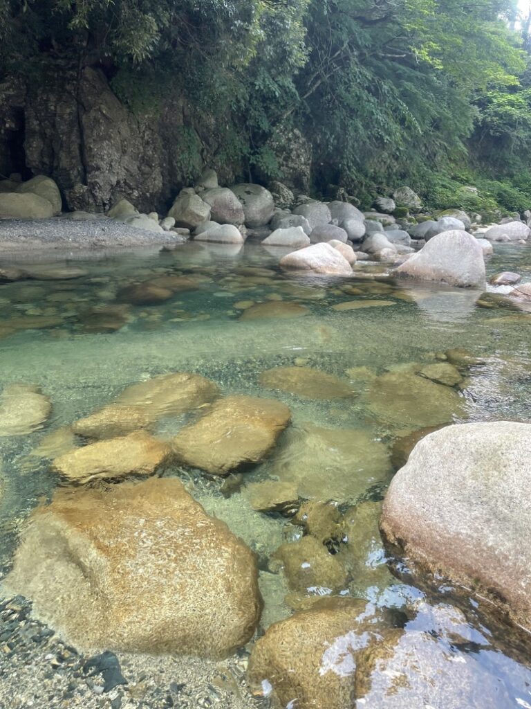 Crystal-clear Kanzakigawa showing the far riverbed
