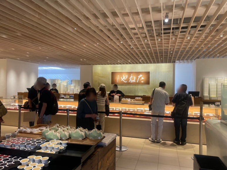 ラコリーナ近江八幡 メインショップ1階 売り場内観