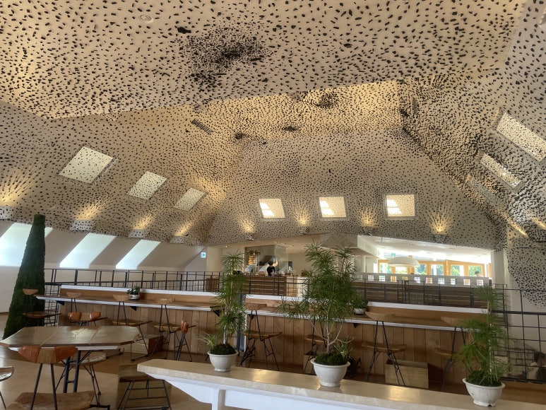 ラコリーナ メインショップ 2階カフェ内観