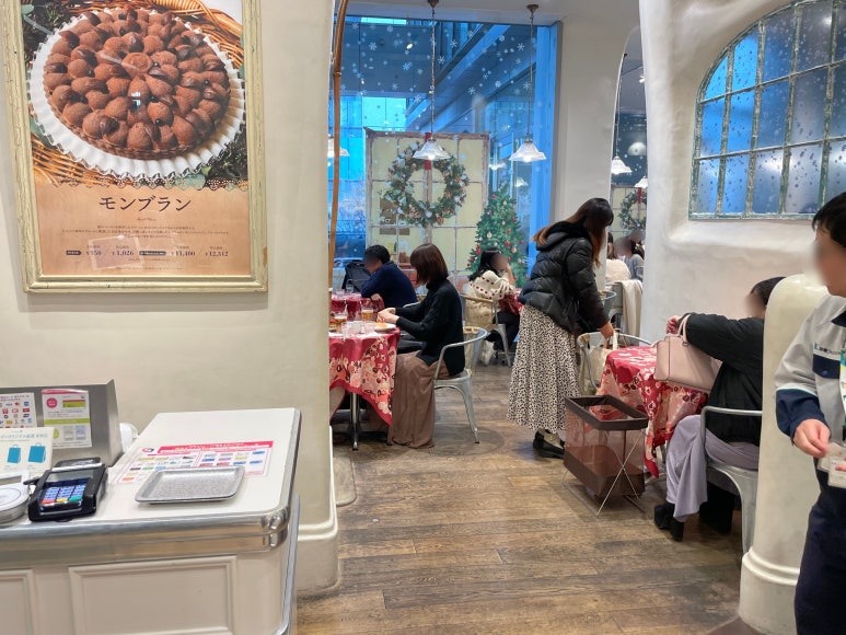 Café entrance at Quil Fait Bon Grand Front Osaka