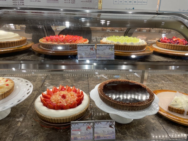 Chocolate tart and grape tart