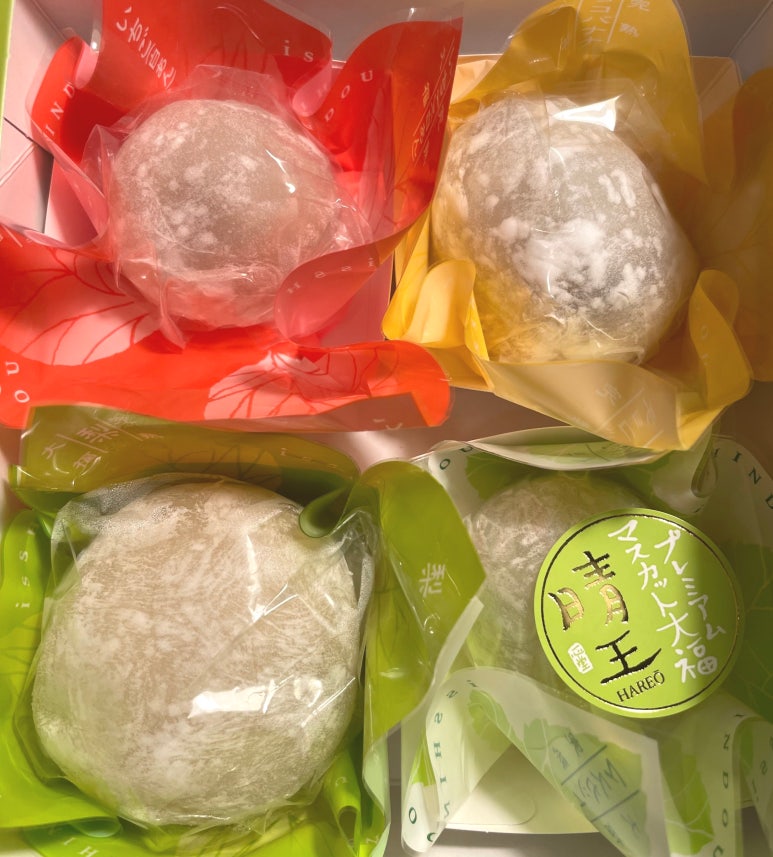A box filled with assorted Isshindo fruit daifuku