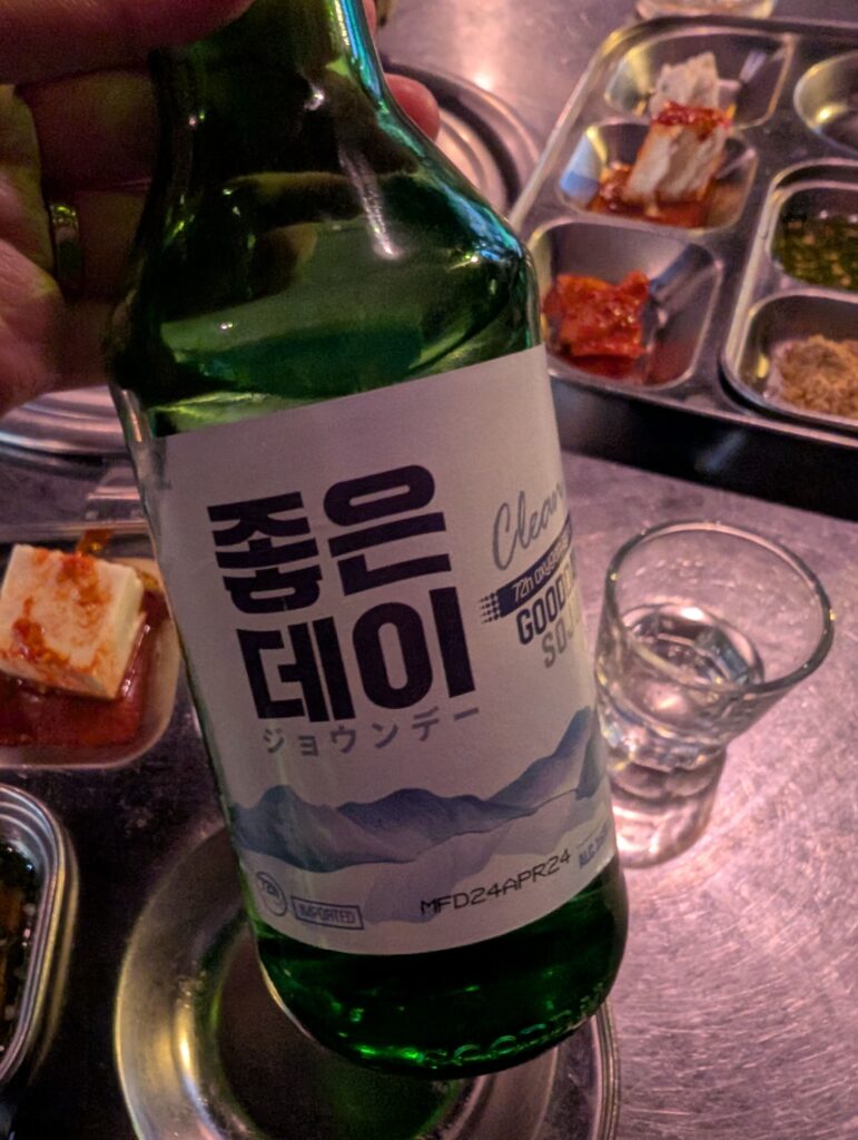 서울 곱창에서 주문한 한국 소주 좋은데이 병