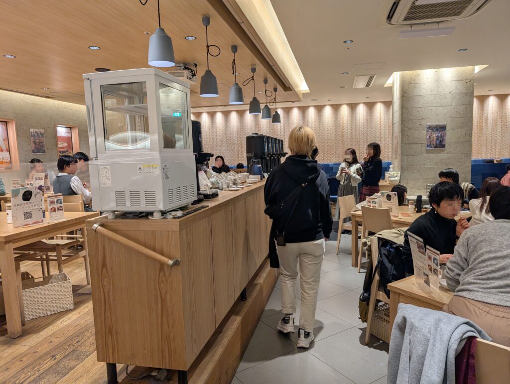 なんばスカイオにある象印食堂大阪本店の店内全景
