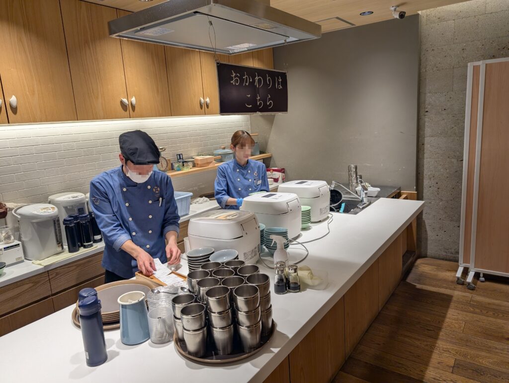 サロンスペース横のごはんおかわりコーナー