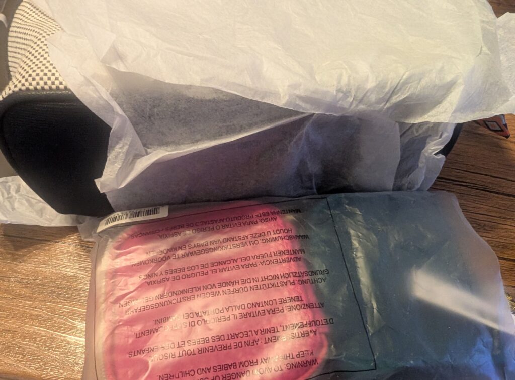 Estée Lauder cosmetic pouches