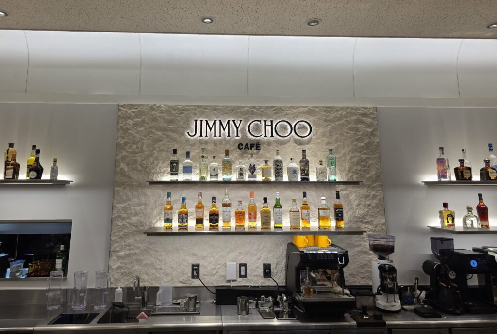 梅田の阪急メンズ大阪にあるジミーチュウカフェの正面