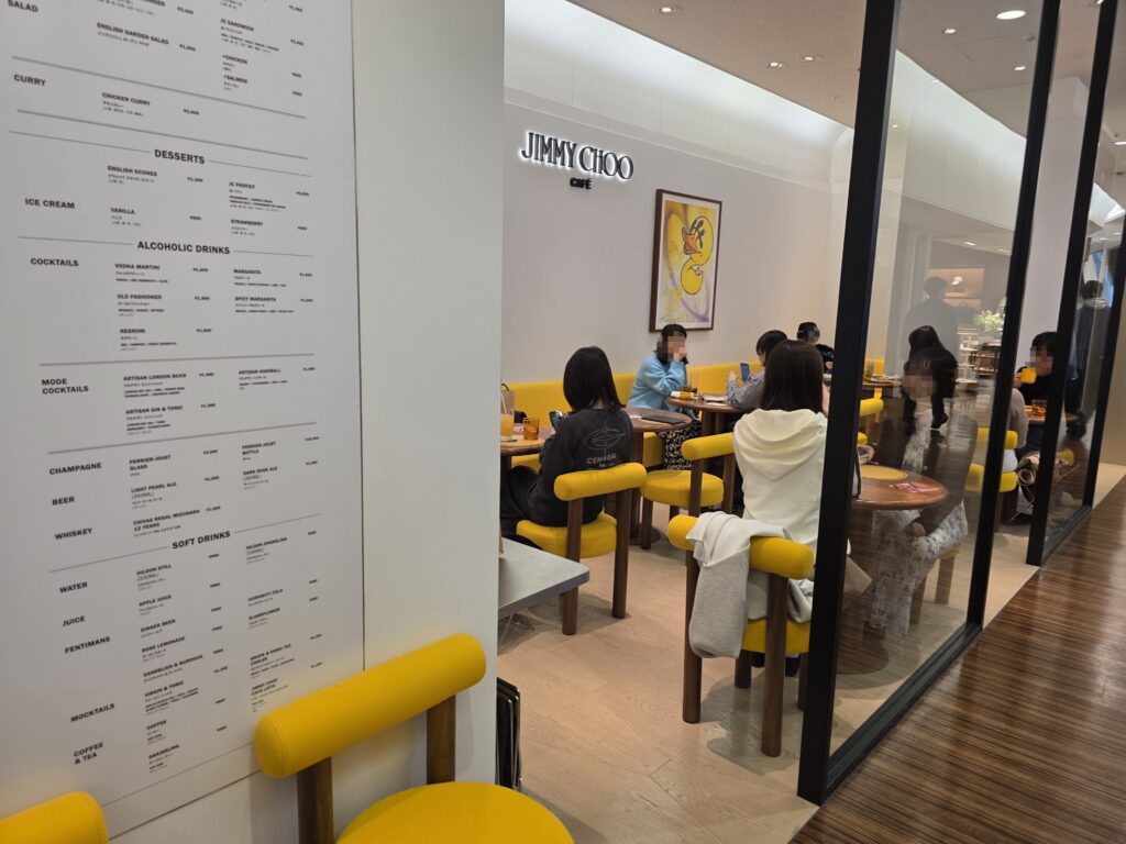 오사카 우메다 한큐 멘즈 오사카 지미추 카페 테이블 좌석