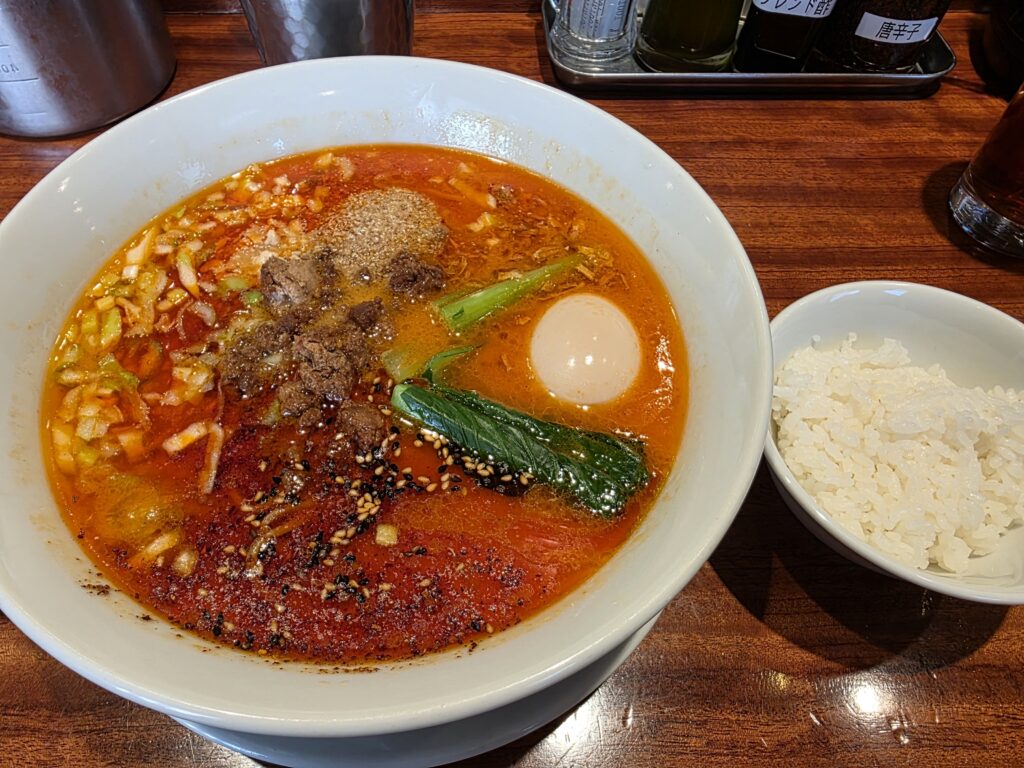 로소쿠야 탄탄면과 밥 그리고 삶은 달걀