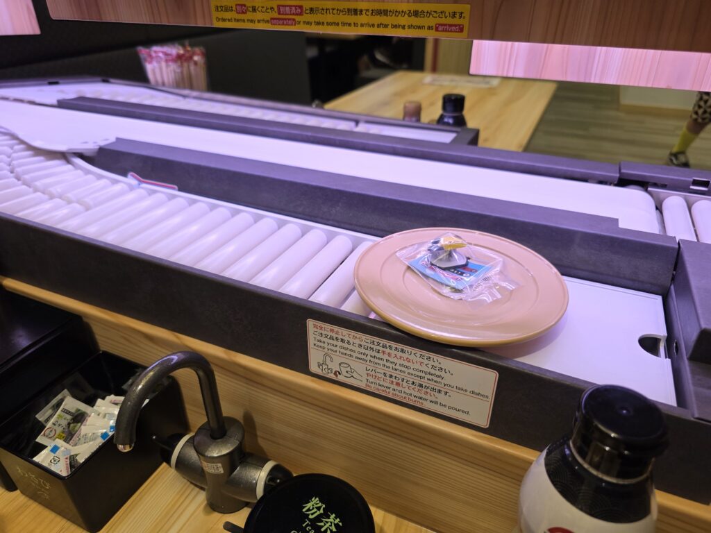 レーンでテーブルに届いたゲーム景品