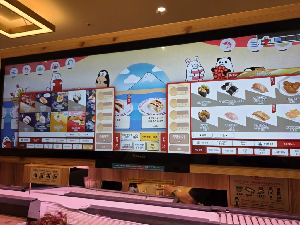 Split-screen ordering display on the large screen